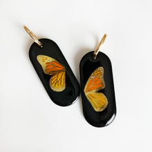 Load image into Gallery viewer, Monarch Wings in Oval Hoop
