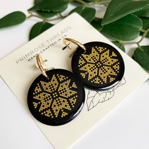 Cross-stitch Snowflake in Circle Hoop