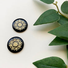 Load image into Gallery viewer, Scandi Flower Studs
